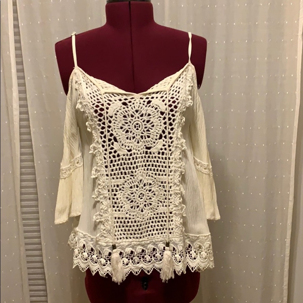 Coco+Jaimeson cold shoulder lace top